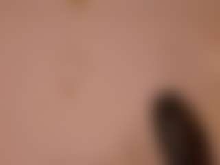 Live cam show with SunnyRivers - Living Room on AdultVida.com