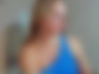 Live cam show with Tea - Blonde Hair Middle Aged on madthumbs