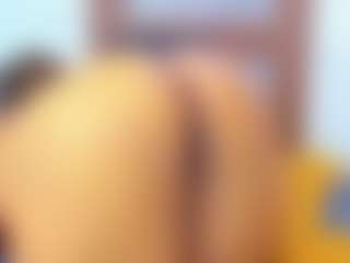 Live cam show with Hanny - Smoking on liverealitysex.com