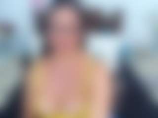 Live cam show with NewYoselinTS - Chubby on friskycurves.com