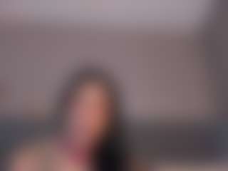 E M E L I E - 89's Live Sex Cam Show
