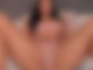 E M E L I E - 89's Live Sex Cam Show