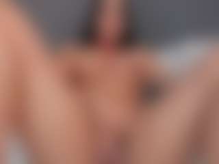 E M E L I E - 89's Live Sex Cam Show