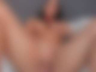 E M E L I E - 89's Live Sex Cam Show