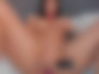 E M E L I E - 89's Live Sex Cam Show