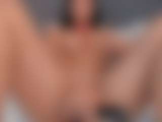 E M E L I E - 89's Live Sex Cam Show