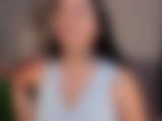 Miisscanela MILF webcam performer live streaming