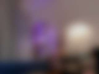 Miisscanela MILF webcam performer live streaming