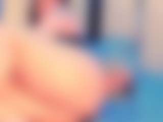 Live cam show with Julia Davis - Facefuck on TottyGirls