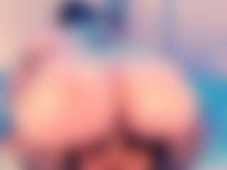 Live cam show with Julia Davis - Facefuck on Camsoda