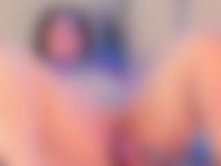Live cam show with Julia Davis - Young Adult on Camsoda