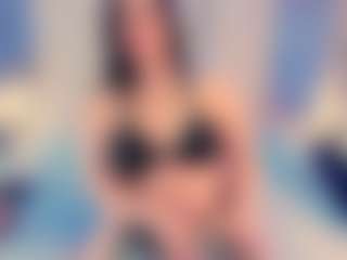Live cam show with Julia Davis - Facefuck on Camsoda