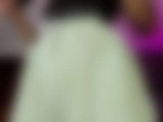 Live cam show with LuciaSex - Average on fapnchat