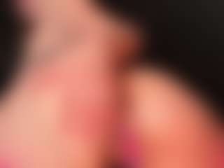 Live cam show with Candyxpeach - Living Room on Milf Play