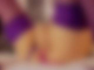 Live cam show with Renatta Cruz - Bush on sexylivex.com