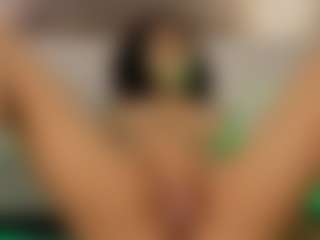 Live cam show with Renatta Cruz - Bush on Cam Slut
