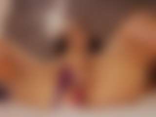 Renatta Cruz's Live Sex Cam Show