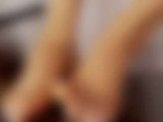 Live cam show with Renatta Cruz - Bush on Camsoda