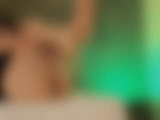 Live cam show with Renatta Cruz - Blowjob on Camsoda