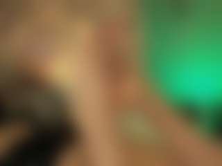 Live cam show with Renatta Cruz - Bush on TottyGirls