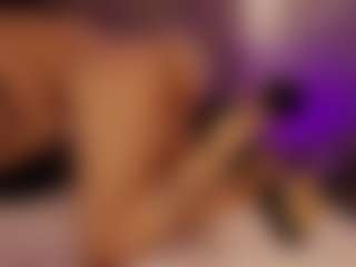 Live cam show with Renatta Cruz - Bush on Camsoda