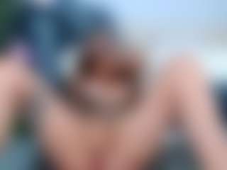 Live cam show with arianatattoos - Moaning on Camsoda