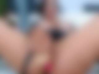 Live cam show with arianatattoos - Bedroom on Camsoda