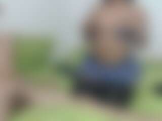 Live cam show with Fukinglauren - Smoke on 1on1-livenow