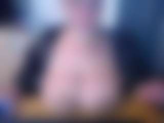 imthinkaboutu MILF webcam performer live streaming