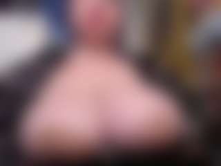 Live-camshow met imthinkaboutu - Blonde Hair MILF op Camsoda