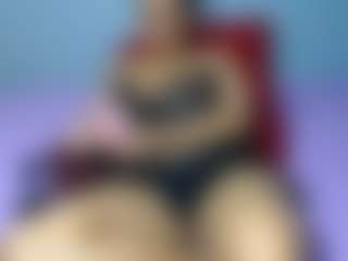 Live cam show with MissMimmi69 - Brown Hair on Latina Girls