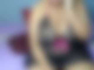 Live cam show with MissMimmi69 - Average on SxyPornLive