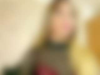 Live cam show with LaDiabla2000 - English on StripNow