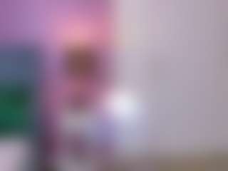 Live cam show with CarlaReys - Outside on justonemore.cc