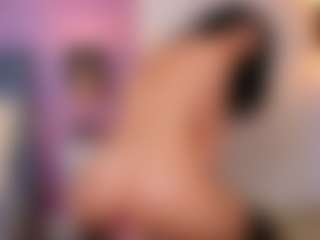 Live cam show with CarlaReys - Outside on UwU Esports