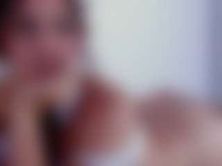Live cam show with krisleen18 - Latina on Lustler