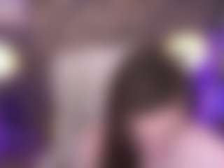 Live cam show with EmmyCharm - Facial Piercings on Dare Cams