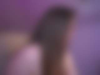 Live cam show with EmmyCharm - Striptease on CamSodaAdn