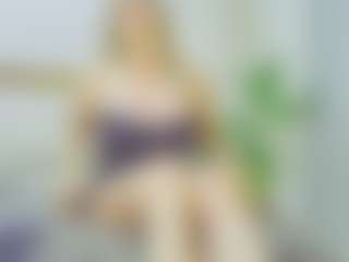 carolina-grey MILF webcam performer live streaming