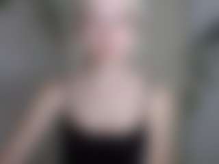 LuciaLittle's Live Sex Cam Show