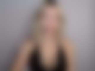LuciaLittle's Live Sex Cam Show