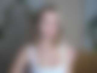 Live cam show with LuciaLittle - Thin on dropp.cam