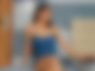 Live cam show with KieraThomas - Average on Gym Cam Girls