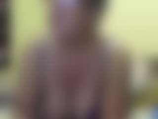 Live cam show with SandraCarina - Wife on Uber Horny