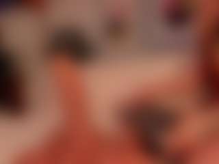 Live cam show with Luna Ruso - Facesitting on friskycurves.com