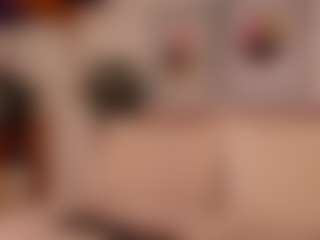 Live cam show with Luna Ruso - Facesitting on Camsoda