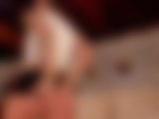 Live cam show with Luna Ruso - Eating Pussy on Chatstar
