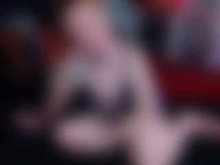 Live cam show with Kittie Purry - Muscle on Hubzter Live