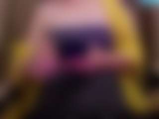 Live cam show with Alissonone - Smoke on AdultVida.com