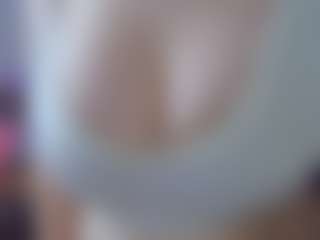 Leysun7 MILF webcam performer live streaming